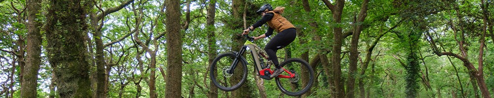 Alyssa Podesta jumping Cannondale over gap